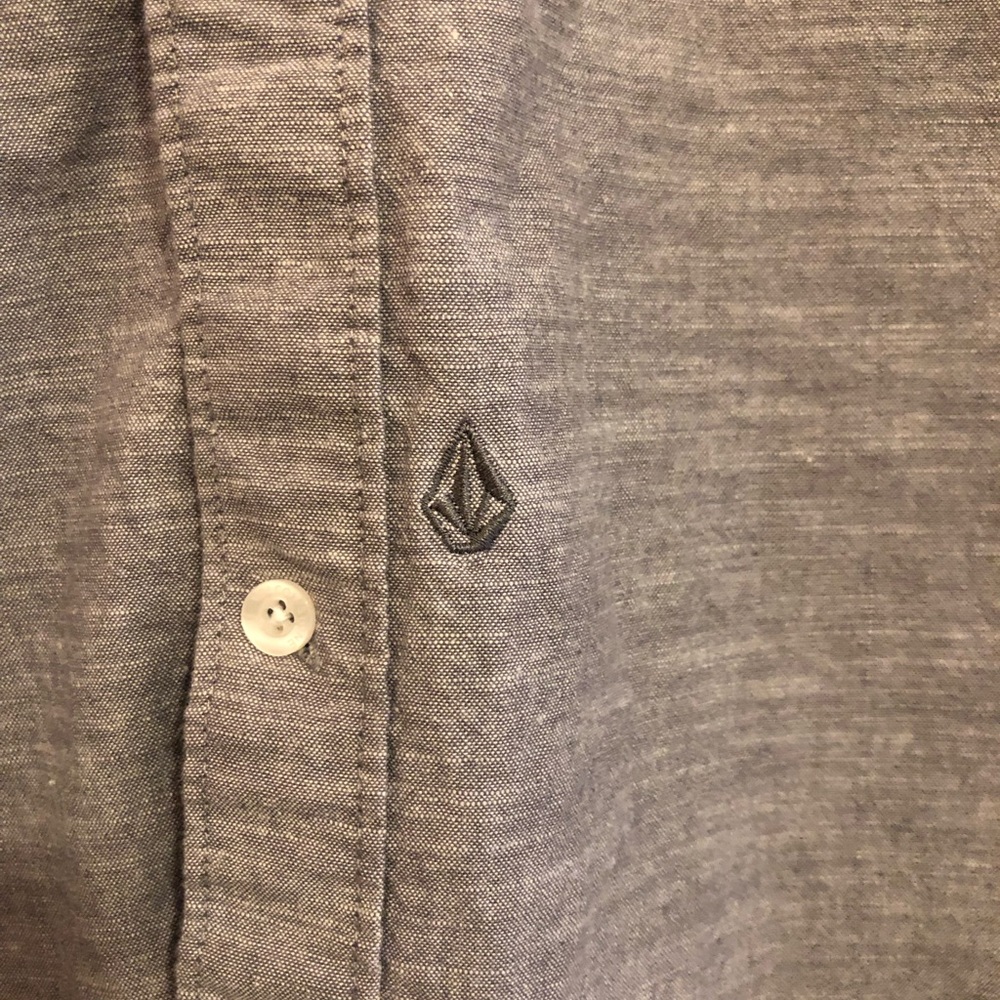 đź”…Grey Volcom Button-upđź”… - Picture 4 of 5